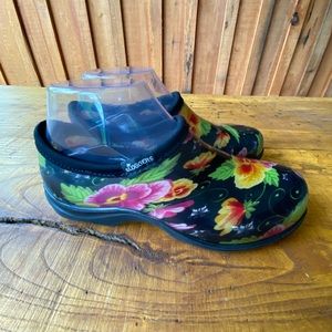 Sloggers Waterproof Garden Shoes/ Black Pansy Floral/Womens Size 7